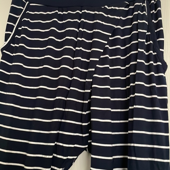 Cotton On Stripped Pants With Pockets - Picture 2 of 3